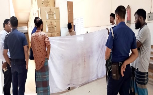 ফরিদগঞ্জে বিদ্যুৎকর্মীদের গাফিলতিতে যুবকের মৃত্যু, এলাকাবাসীর ক্ষোভ 