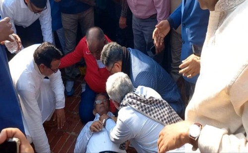 সাভারে জাতীয় স্মৃতিসৌধে শ্রদ্ধা জানাতে গিয়ে অসুস্থ হয়ে পড়লেন মির্জা ফখরুল 