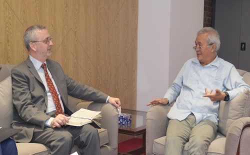 পার্বত্য উপদেষ্টার সাথে বাংলাদেশে নিযুক্ত ইইউ রাষ্ট্রদূতের সাক্ষাৎ 