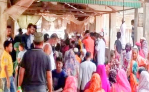 পলাশে স্ত্রীর সাথে অভিমান করে ফ্যানের সাথে ঝুলে শাহজাহান নামে এক স্বামীর আত্মহত্যা 