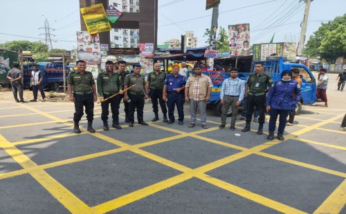 ঢাকা জেলা বিআরটিএ ও ট্রাফিক পুলিশের বিশেষ মোবাইল কোর্ট পরিচালিত 