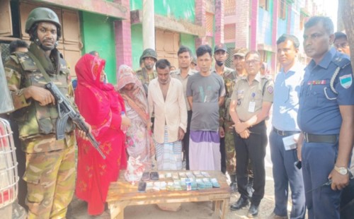 মেহেরপুরে মাদকবিরোধী অভিযানে ২০ গ্রাম হিরোইন, ৫ লক্ষাধিক টাকাসহ আটক ৫ জন 