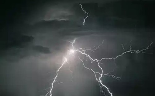 নান্দাইলে বজ্রপাতে এক নারীর মৃত্যু 