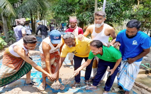 মুন্সীগঞ্জ জেলার লৌহজংয়ে পরিষদের বরাদ্দ কৃত রাস্তার উদ্বোধনী 