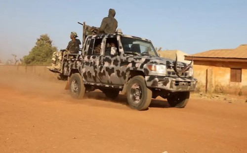 নাইজেরিয়ায় মসজিদে বন্দুকধারীদের হামলা, নিহত ২৭ 