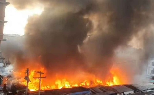 গাজীপুরের চান্দনা চৌরাস্তার কাঁচাবাজারে ভয়াবহ অগ্নিকাণ্ড, দুই ঘণ্টায় নিয়ন্ত্রণে আগুন, পুড়ল বাজার 