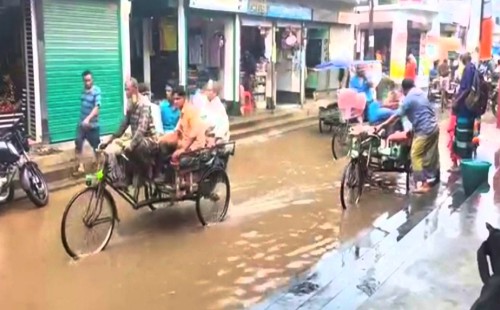 সাঘাটায় জনদূর্ভোগ চরমে বেহাল অবস্থা বাজার এলাকার , নেই সংষ্কার - অভাব পানি নিষ্কাশন ব্যবস্থা " 