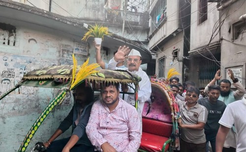 ‘ভোটাধিকার গণতন্ত্রকে শক্তিশালী করে’ কেরানীগঞ্জে গণসংযোগে গয়েশ্বর চন্দ্র রায় 