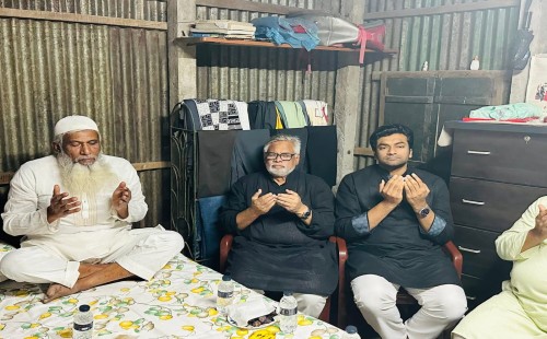 রিয়াজের বাড়িতে ইফতার, শহিদ পরিবারের পাশে থাকার অঙ্গীকার আমানউল্লাহ আমানের 